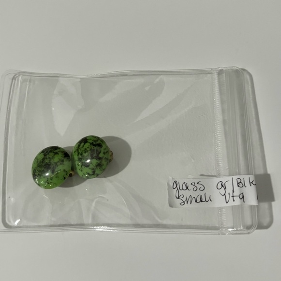 Vintage glass green and black marble clip on earrings - Picture 2 of 7